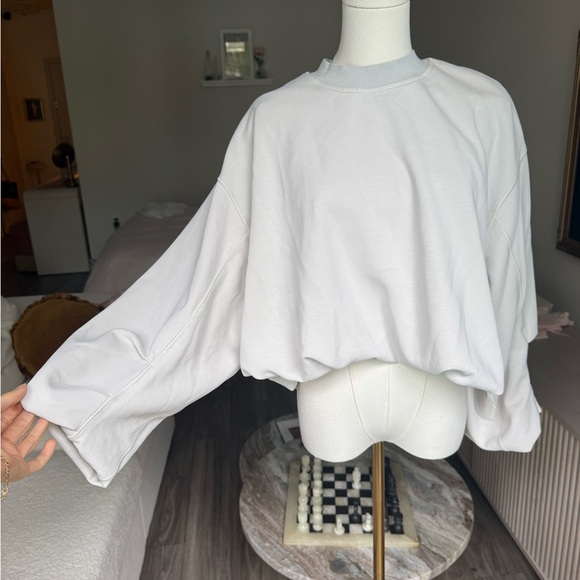 Lululemon Athletica Softstreme
Voluminous-Sleeve Pullover bone White
Women's - Picture 7 of 7